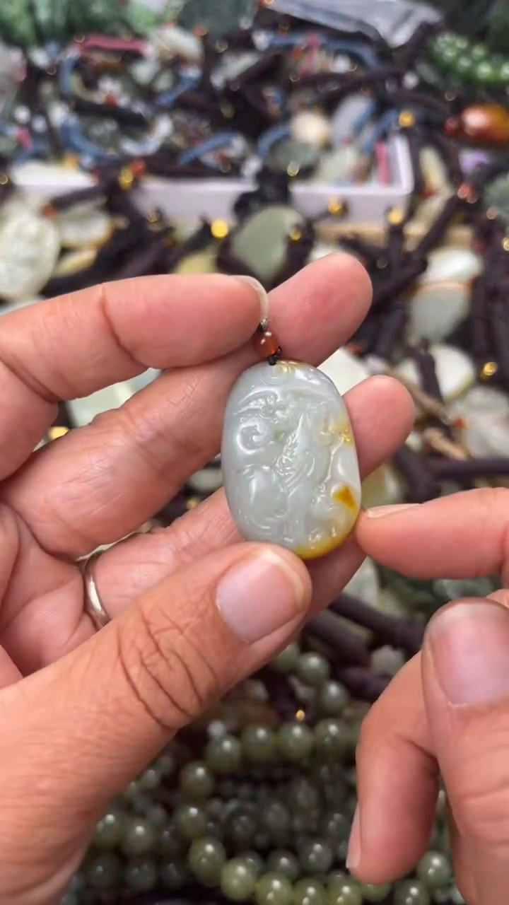 【闪购商品】和田玉颈饰未镶嵌多样性发货没有证书拍一发一有瑕