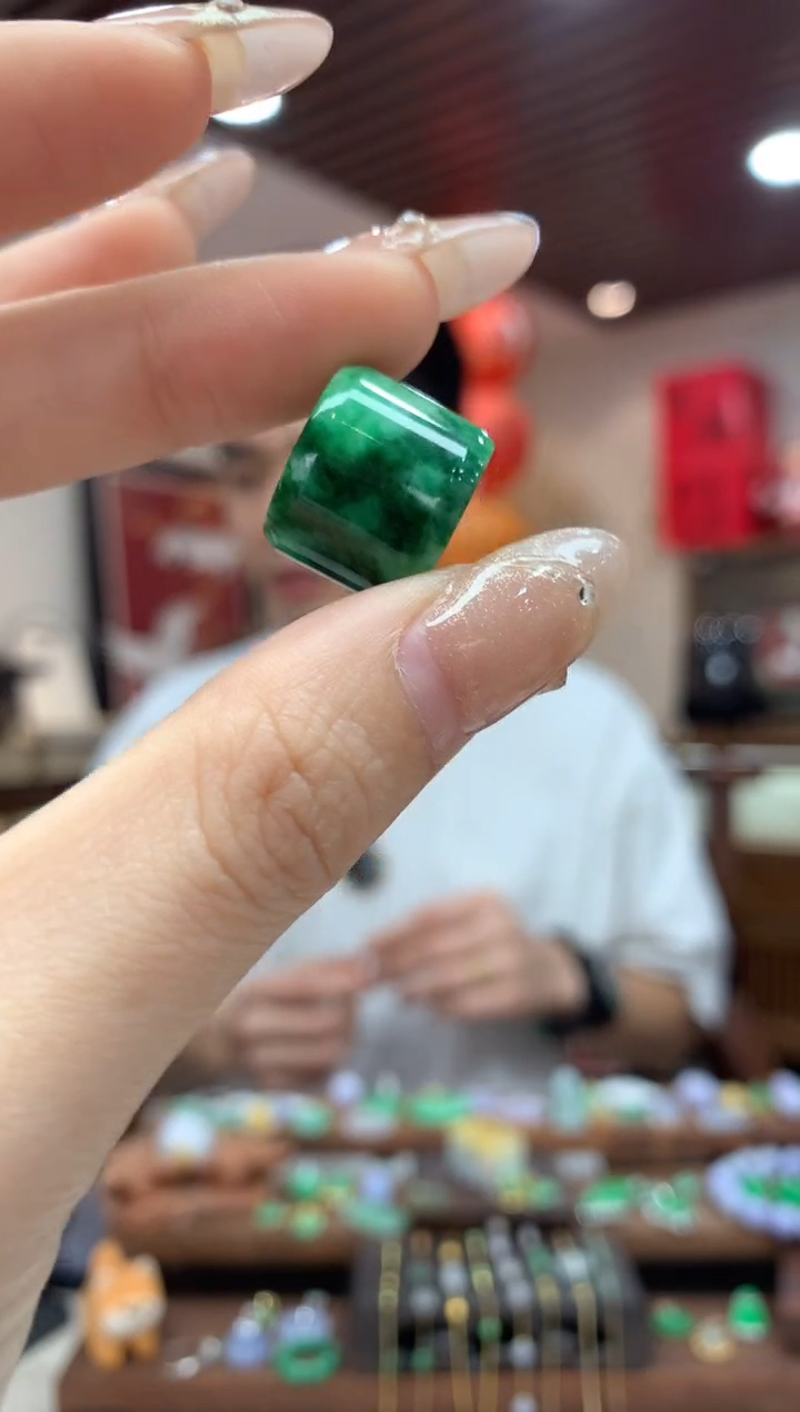【闪购商品】翡翠吊坠(不含链)未镶嵌路路通