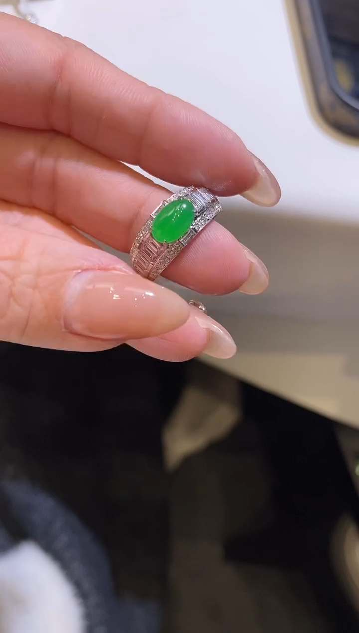 18K金镶嵌戒指翡翠戒指