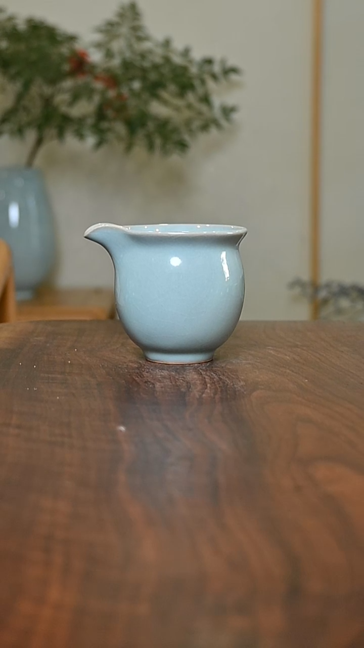 手抓公道 天青 微瑕 朱家汝窑款