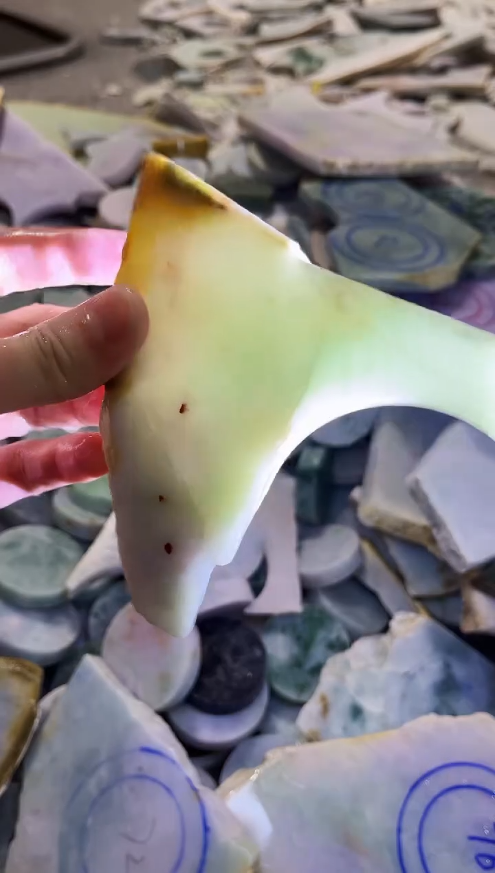 【闪购商品】翡翠颈饰未镶嵌A货吴平805