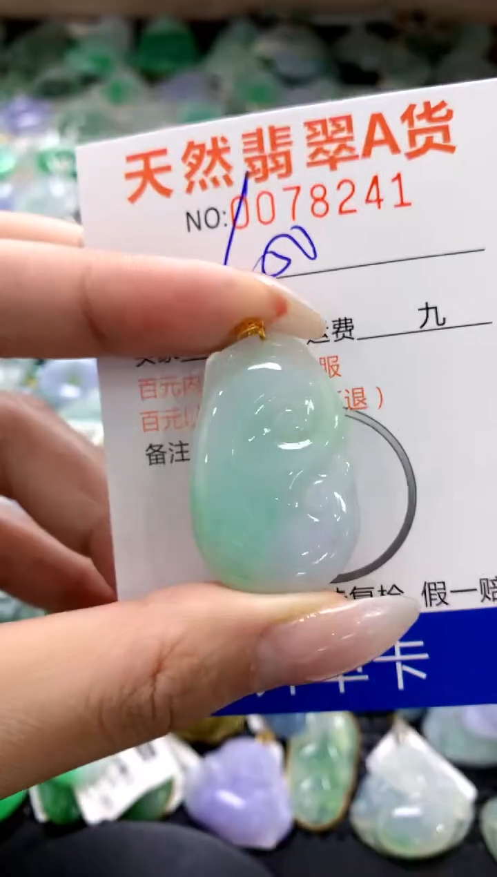 翡翠18K金镶嵌颈饰1111111111111111