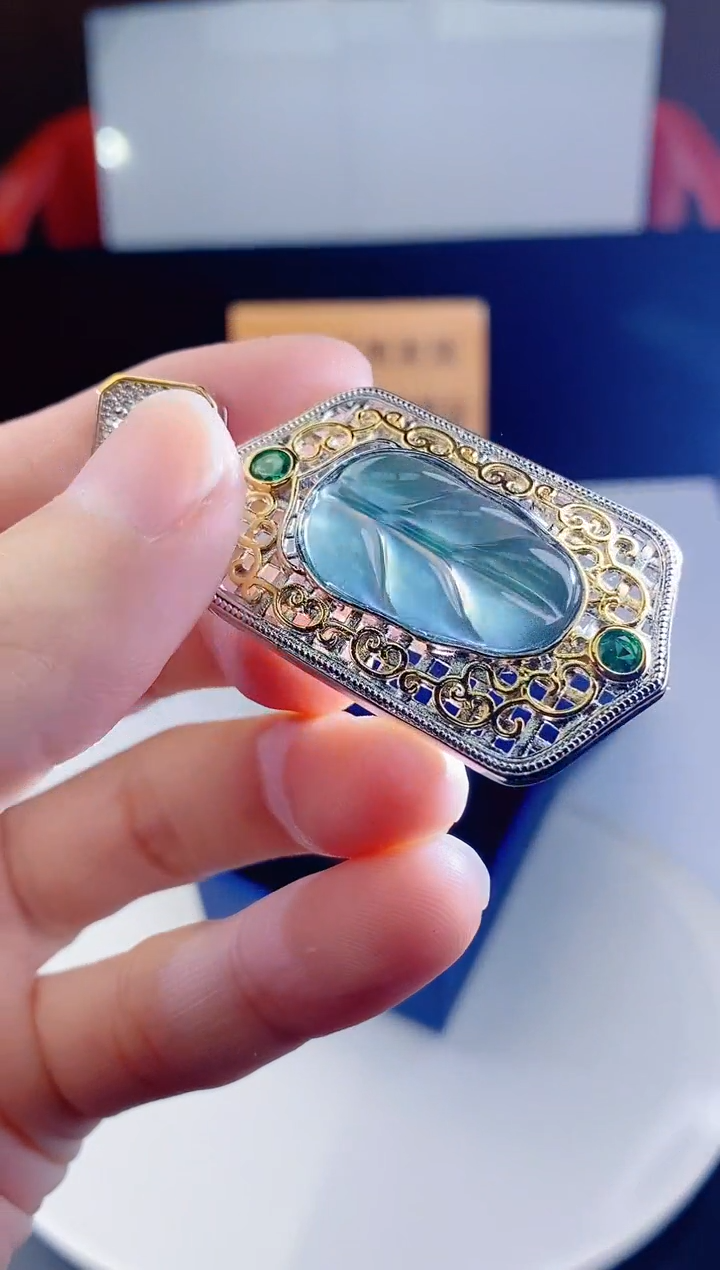 颈饰未镶嵌翡翠  