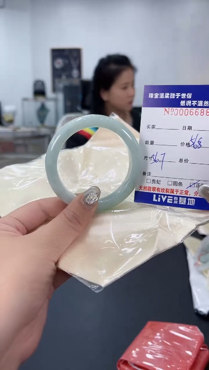 【闪购商品】翡翠手镯未镶嵌天然翡翠A货