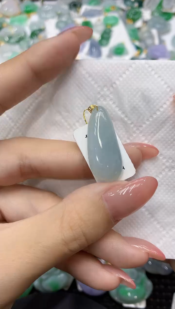 颈饰18K金镶嵌翡翠111111111111