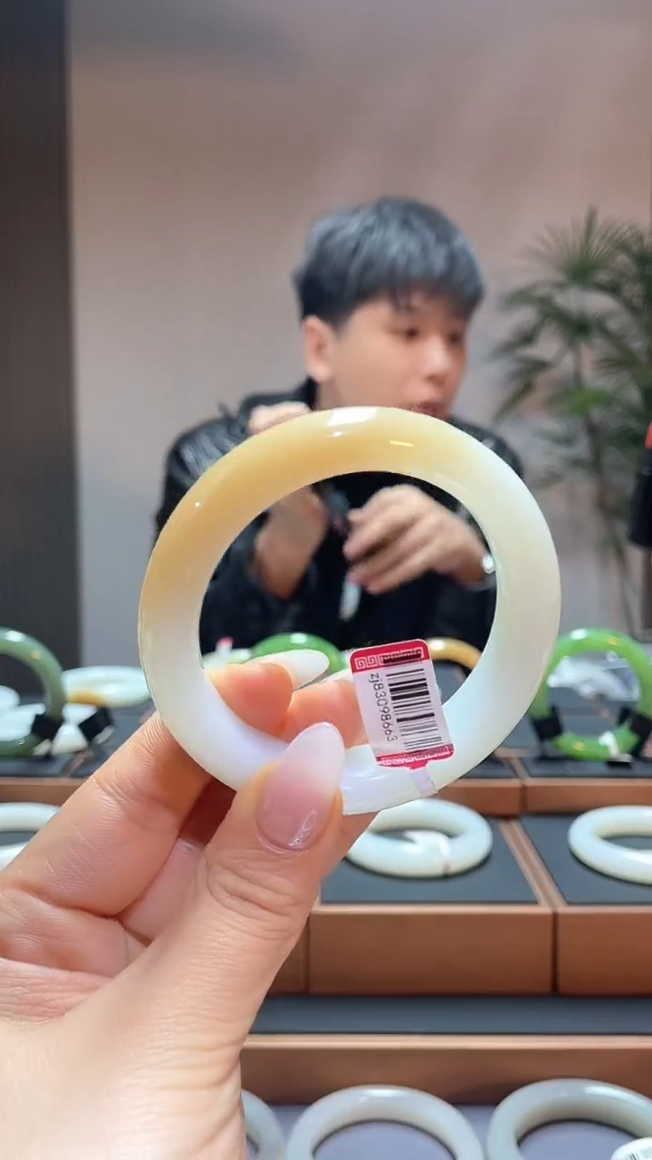 【闪购商品】和田玉手镯未镶嵌糖白-54-56多样性发一