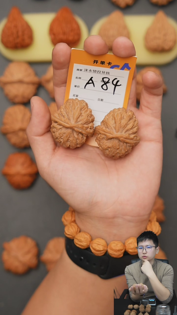 【闪购商品】文玩核桃把件红锦鲤43