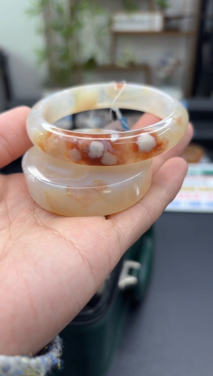 【闪购商品】石英质玉手镯未镶嵌C180(61圈赠送镯心)