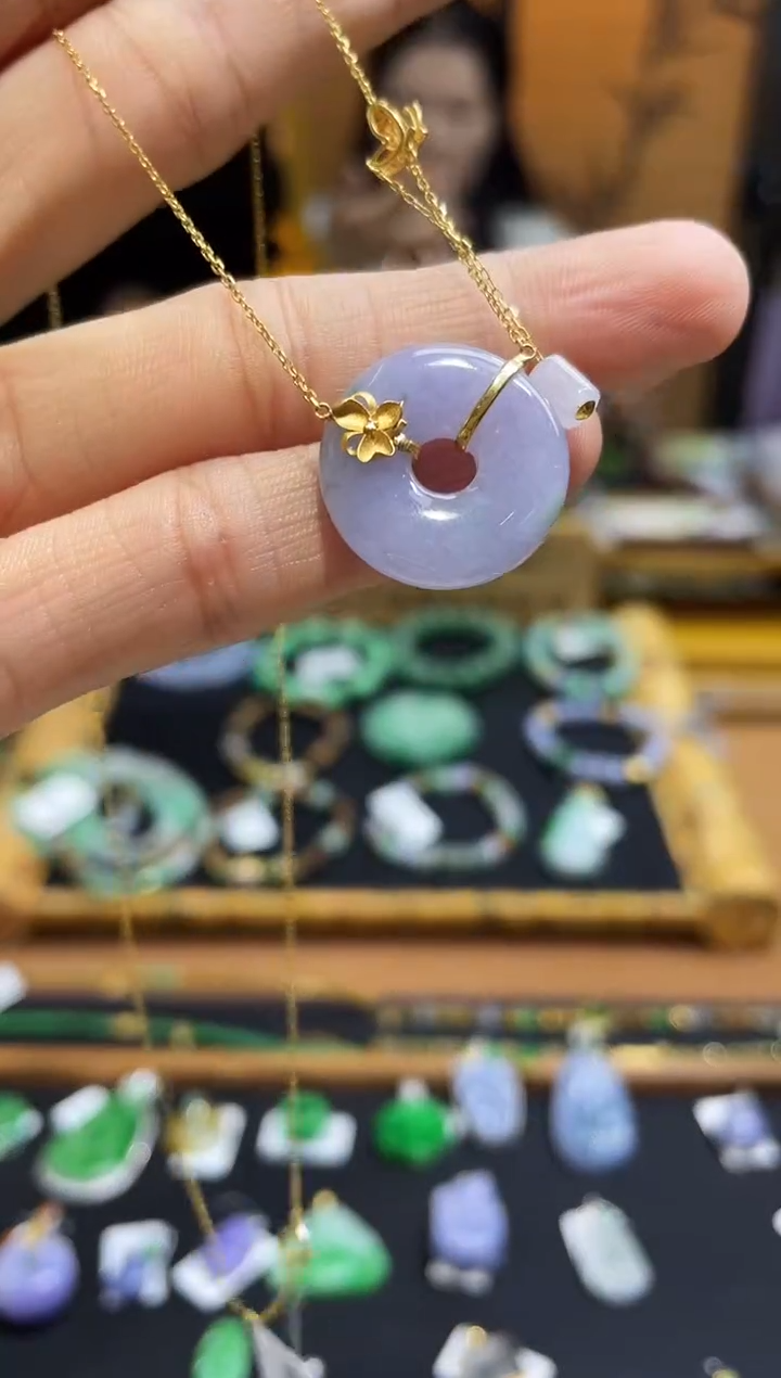 颈饰18K金镶嵌翡翠18K金镶嵌