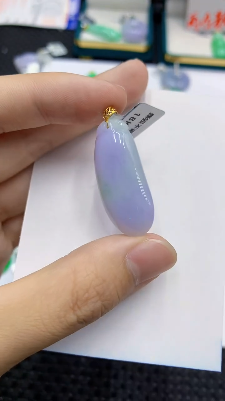 翡翠18K金镶嵌颈饰              1
