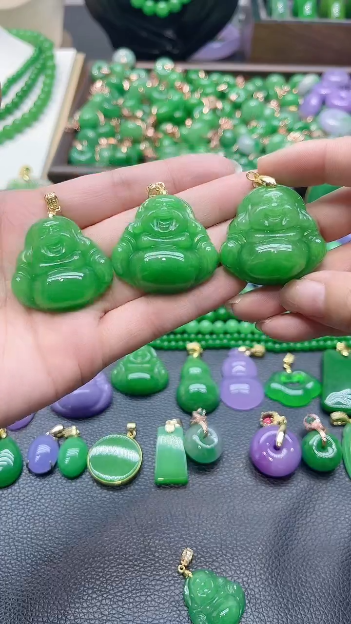吊坠(赠链)未镶嵌翡翠绿大佛