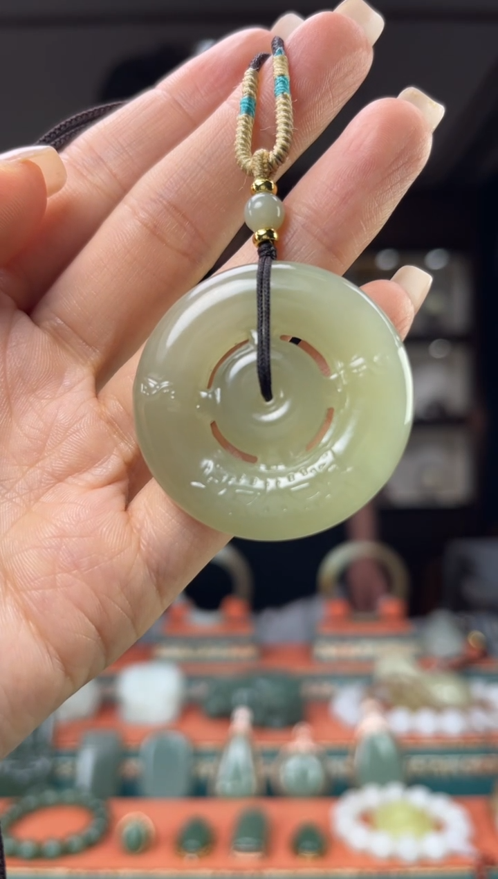 和田玉未镶嵌颈饰佩佩