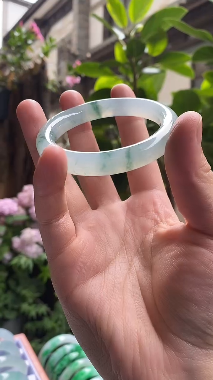 翡翠手镯（圆镯）未镶嵌55圆条