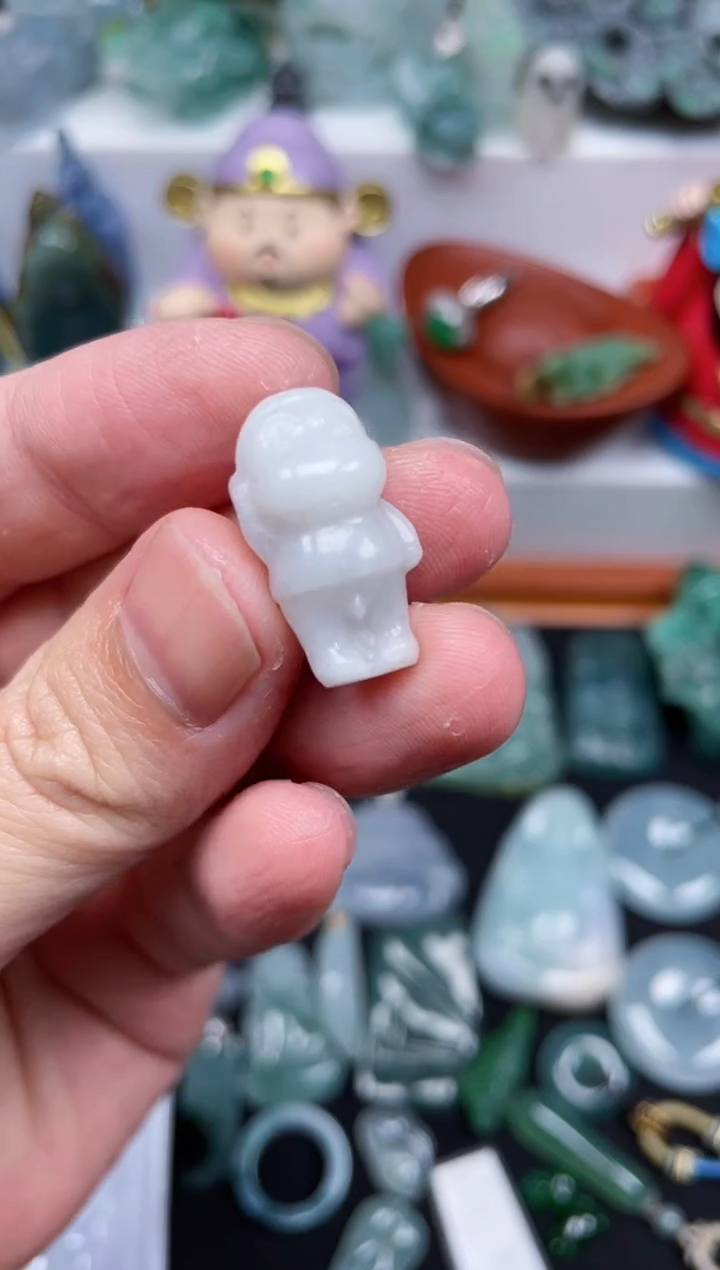 【闪购商品】翡翠摆件未镶嵌蜡笔小新