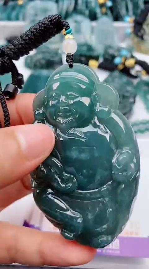 翡翠未镶嵌颈饰                