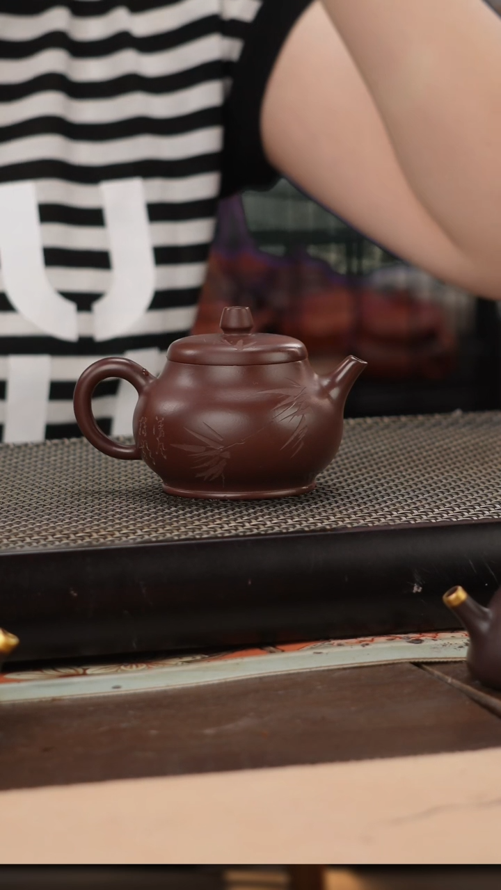茶壶紫砂紫袍玉砂精工竹刻禅心潘壶160cc