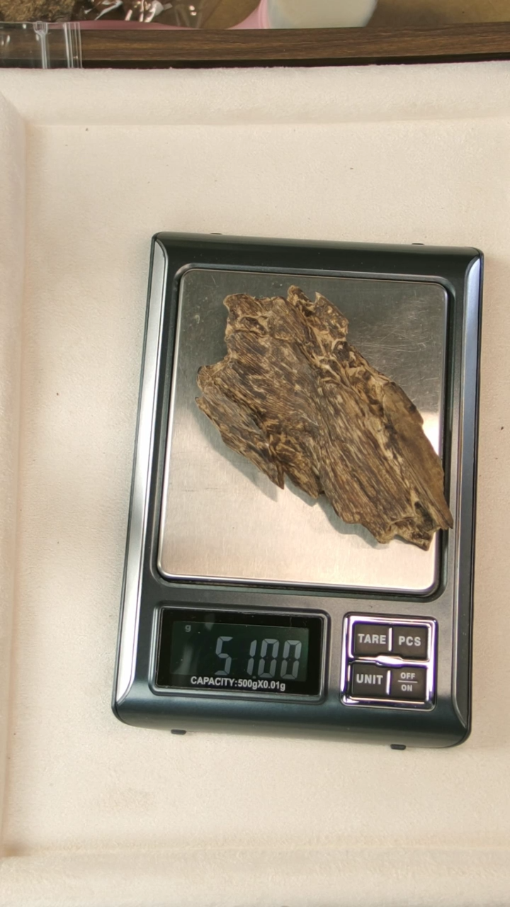 【闪购商品】沉香木摆件51克柬埔寨菩萨沉水