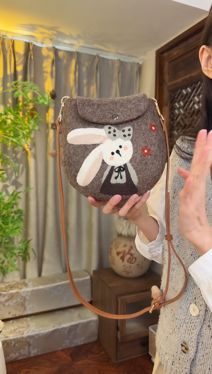 羊毛非遗羊毛毡包 蛋蛋包三花兔