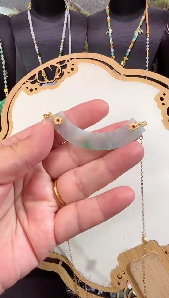 【闪购商品】翡翠颈饰未镶嵌牌子