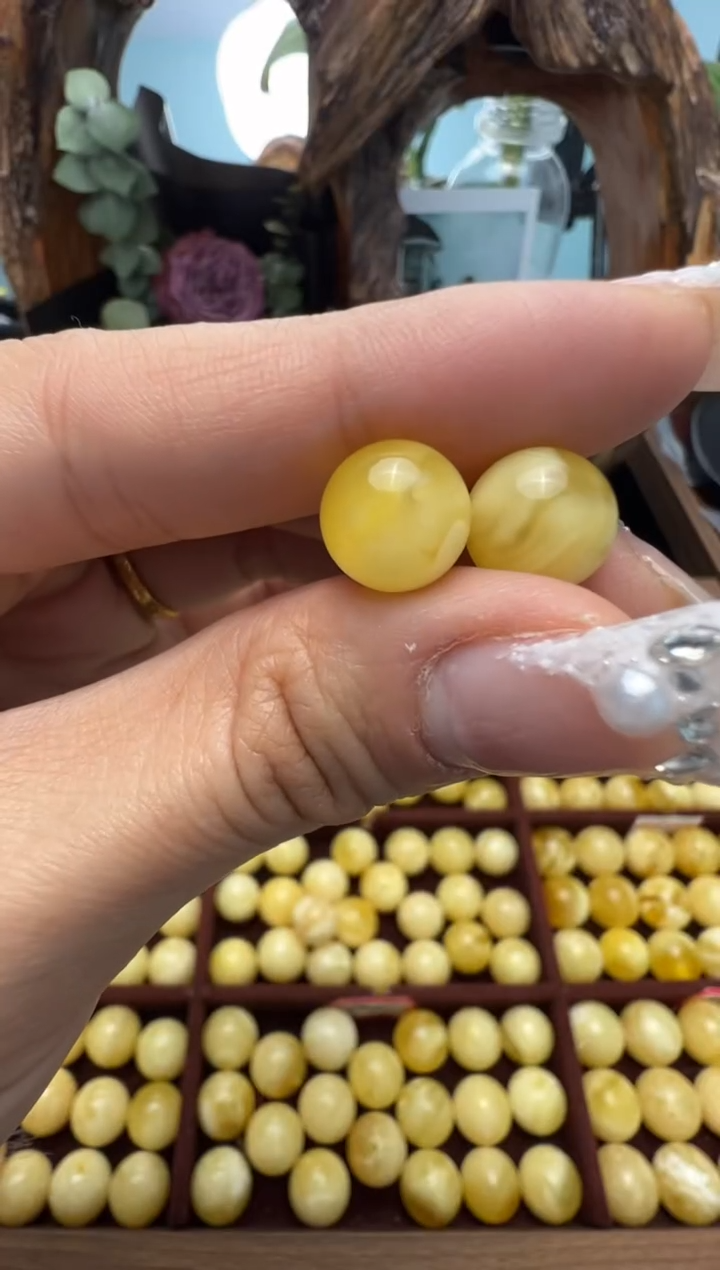 【闪购商品】蜜蜡裸石未镶嵌俄料微瑕10.4mm1.283克