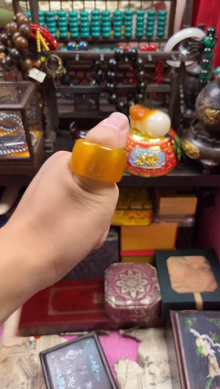 一一一一一一猫眼黄扳指