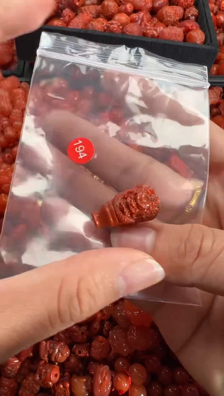 【闪购商品】南红玛瑙颈饰未镶嵌1