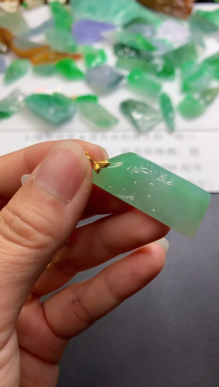 【闪购商品】翡翠吊坠(不含链)未镶嵌5210