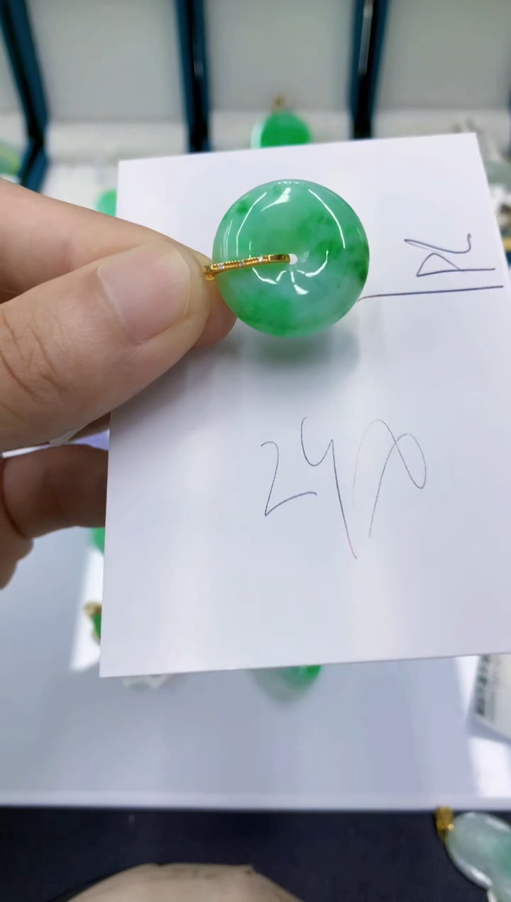 颈饰18K金镶嵌翡翠翡翠