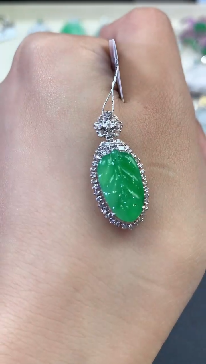 【闪购商品】翡翠吊坠(不含链)18K金镶嵌q8