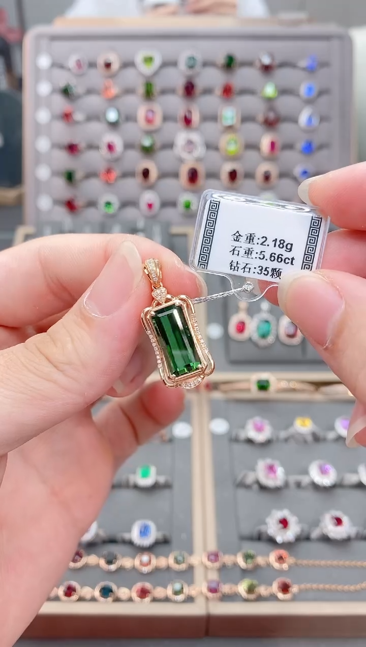 颈饰18K金镶嵌碧玺5.66       