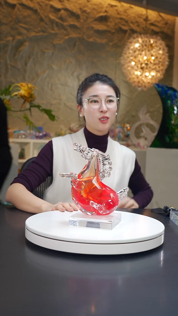 手工艺品琉璃宝石红色小飞马摆件+底座