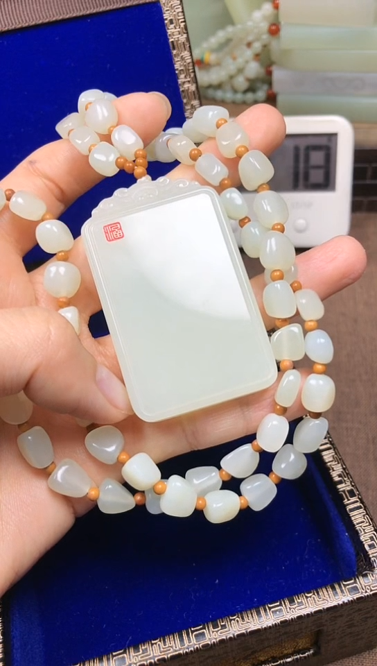 颈饰未镶嵌和田玉霜***池霜冻