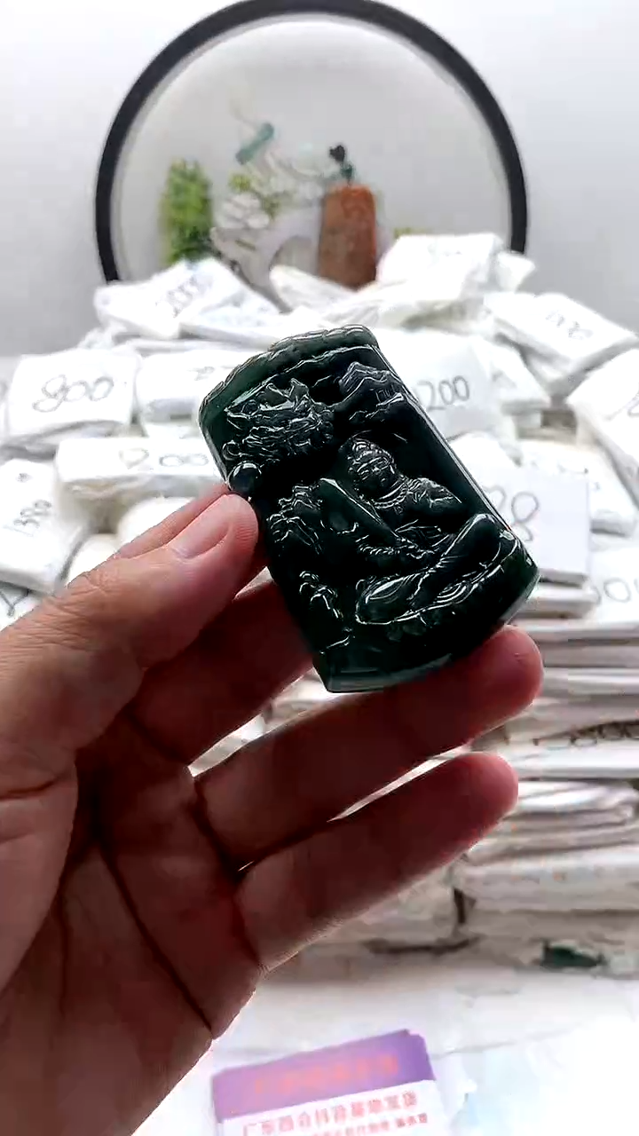 翡翠未镶嵌颈饰文殊