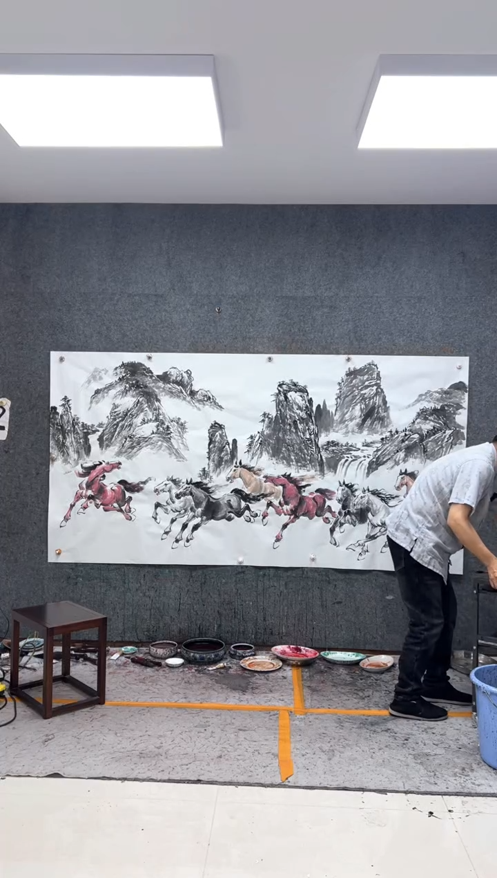 国画山水八骏 带收藏证书  240x120cm