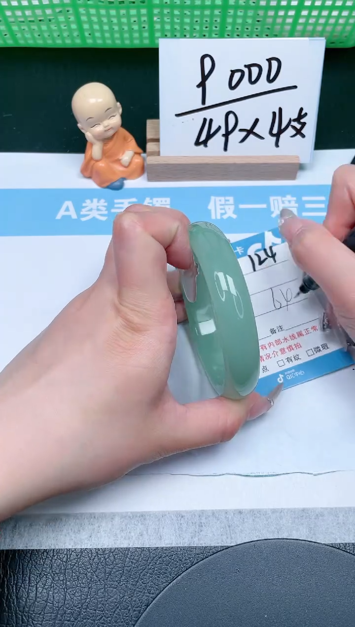 【闪购商品】石英质玉手镯未镶嵌124-64