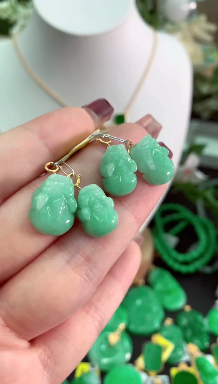 【闪购商品】翡翠吊坠(不含链)18K金镶嵌多样性发货其中一件