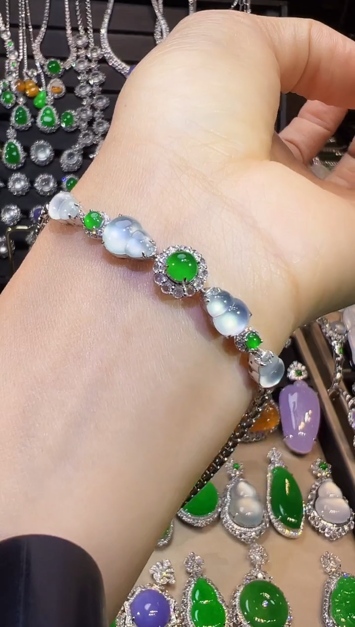 18K金镶嵌手链翡翠葫芦