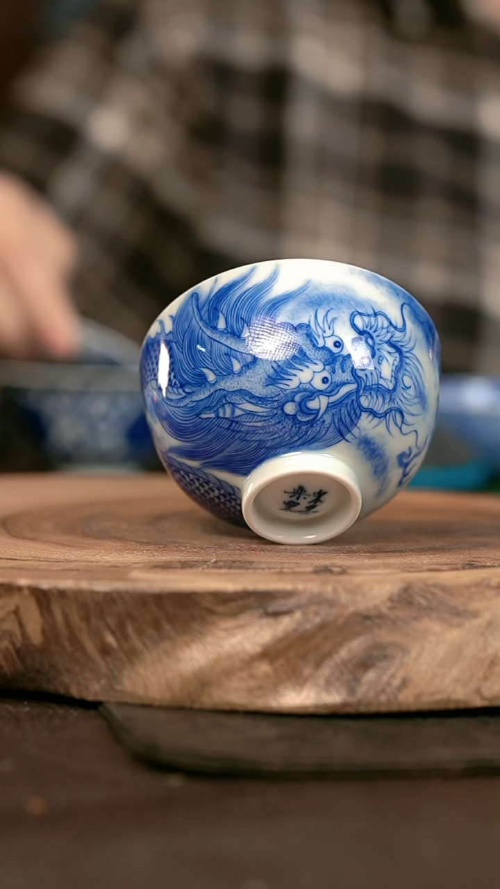 手绘 高温现代瓷   柴窑  点工苍龙鸡心杯90C