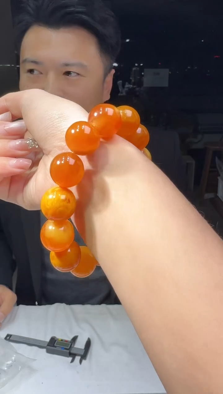 【闪购商品】蜜蜡手链未镶嵌多样性发一件 377