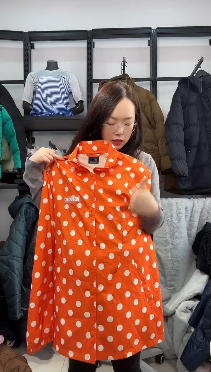 2348 闪购编码  运动卫衣裤以直播间过款为准 尺码  ·  175