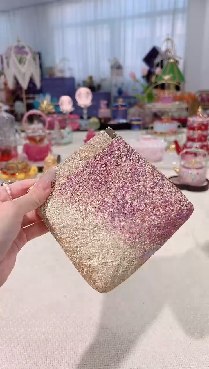  非遗西阵织 如图所示