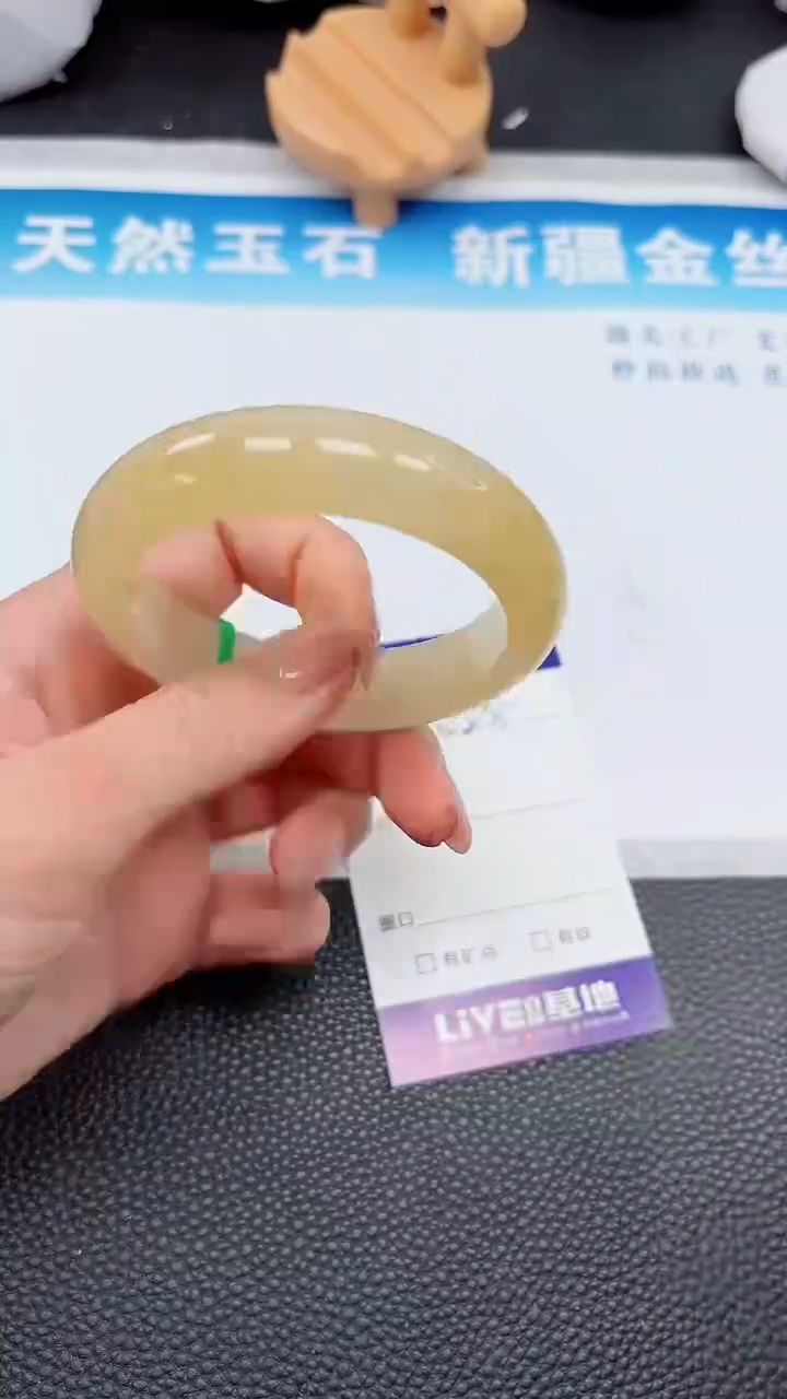 【闪购商品】石英质玉手镯未镶嵌828