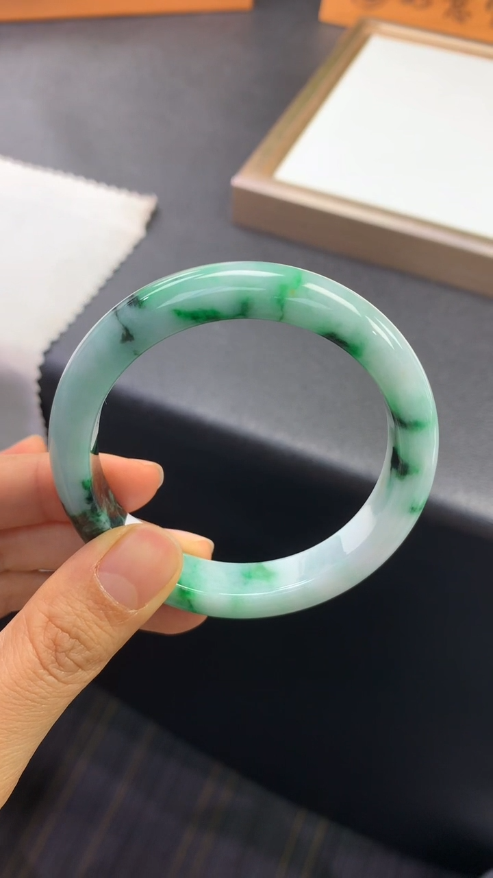 未镶嵌手镯翡翠退货需手镯吊牌标签完好 56正圈