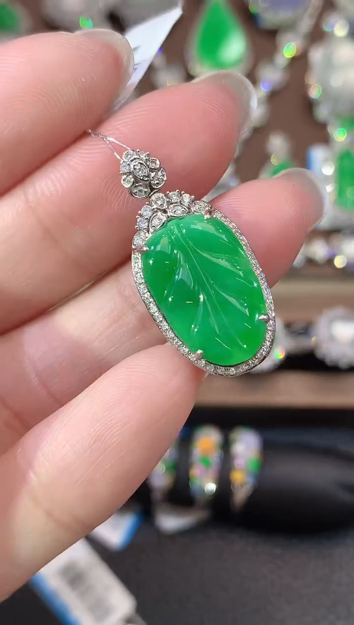 吊坠(不含链)18K金镶嵌翡翠A55