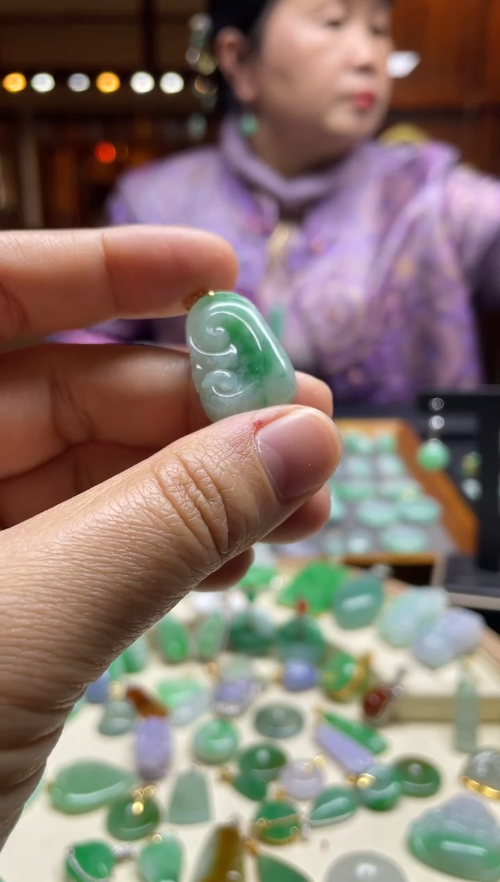 【闪购商品】翡翠颈饰18K金镶嵌如意