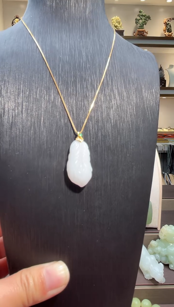 颈饰18K金镶嵌和田玉苏
