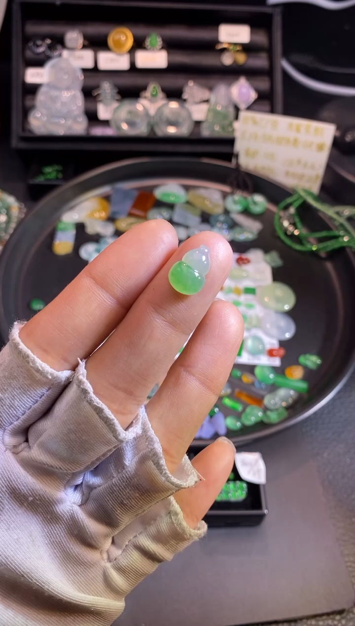 【闪购商品】翡翠挂件未镶嵌葫芦