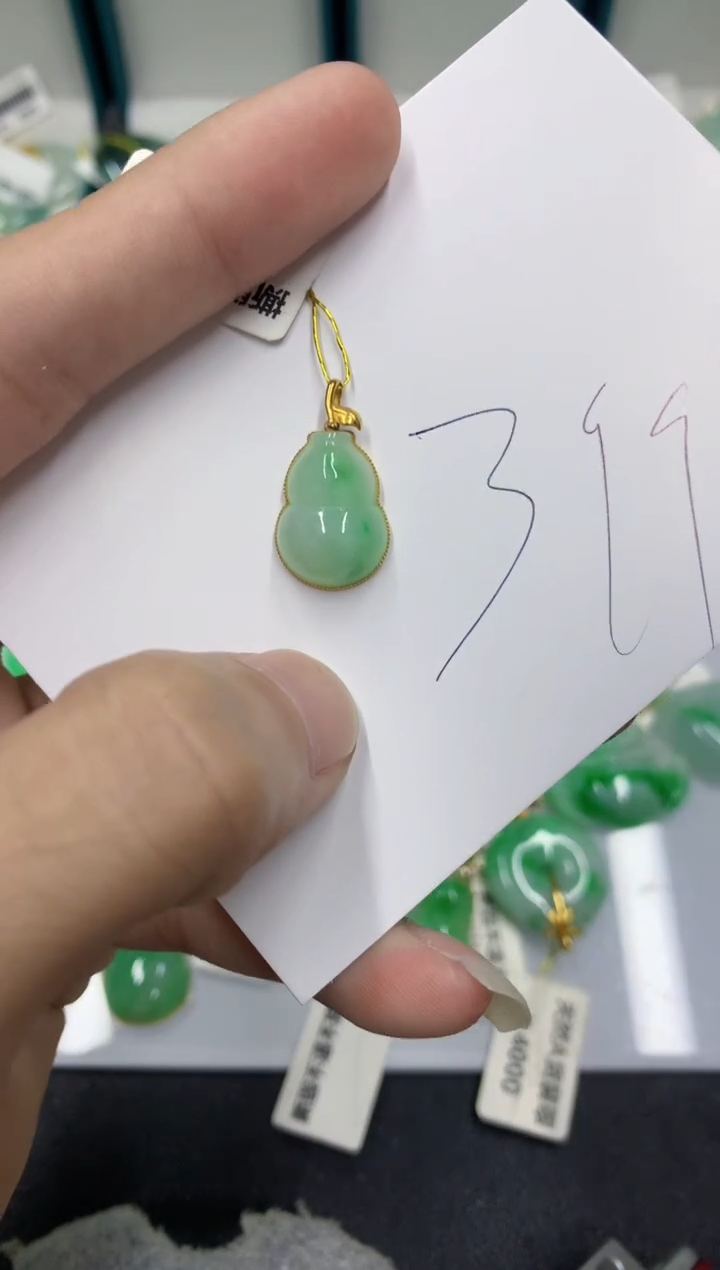 【闪购商品】翡翠颈饰18K金镶嵌翡翠