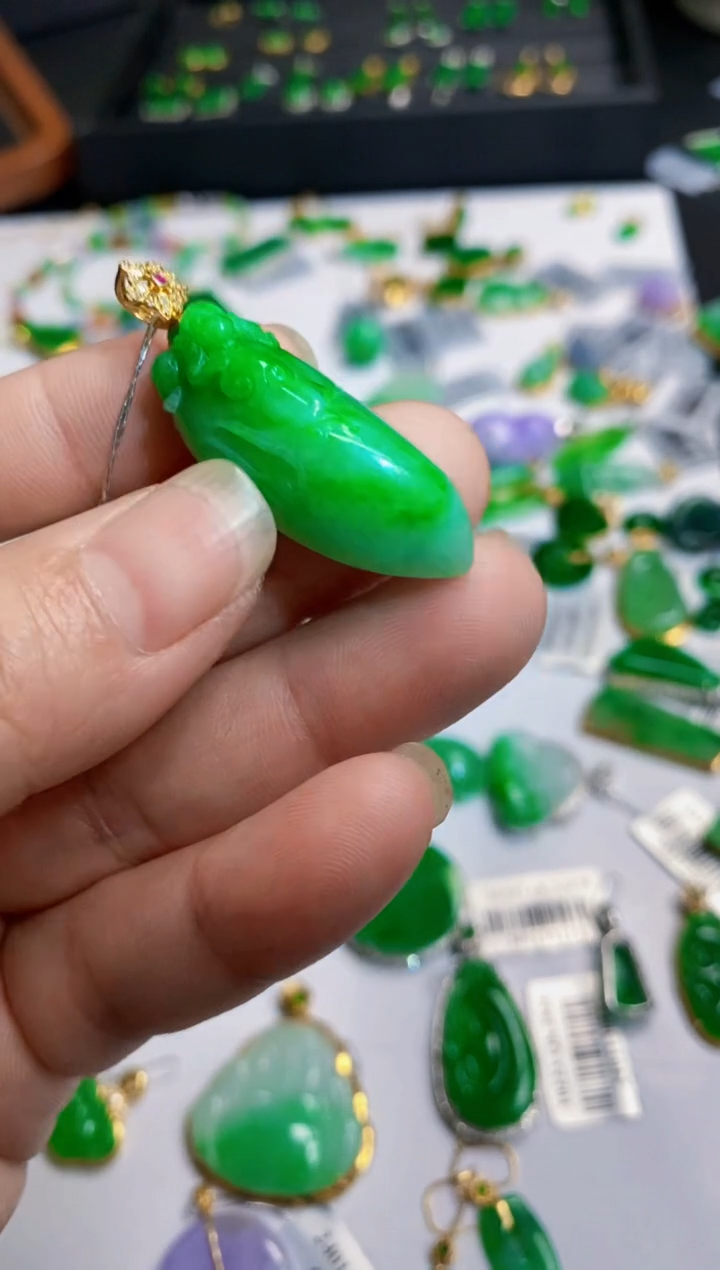 【闪购商品】翡翠颈饰18K金镶嵌瓜