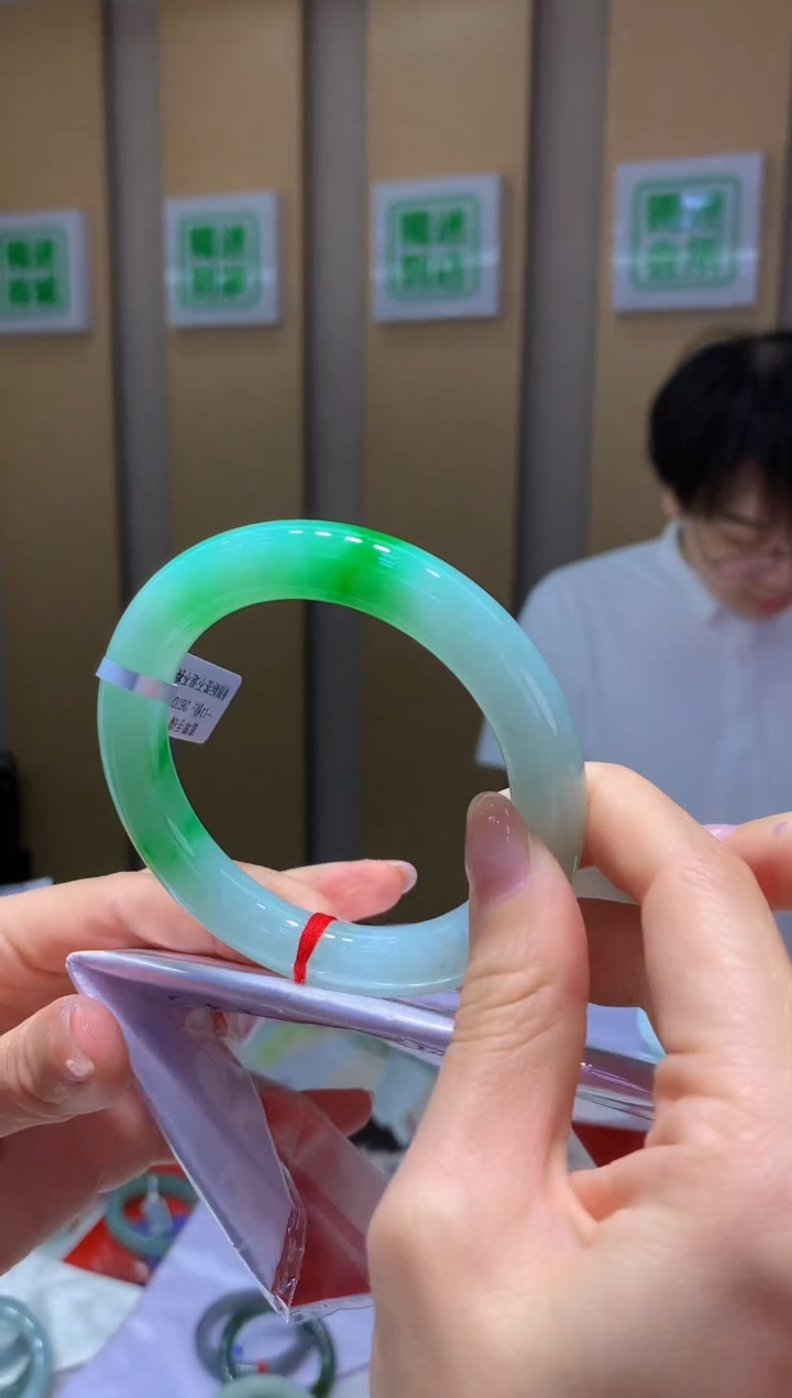 翡翠手镯未镶嵌-270圈口58.3